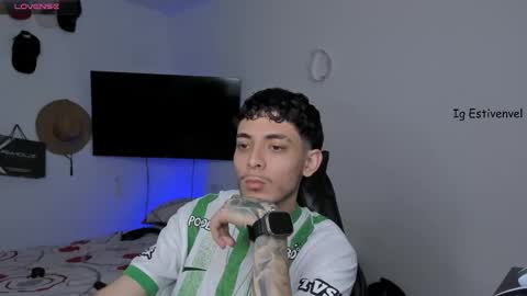 estivenvel online show from October 14, 2025, 1:45 pm