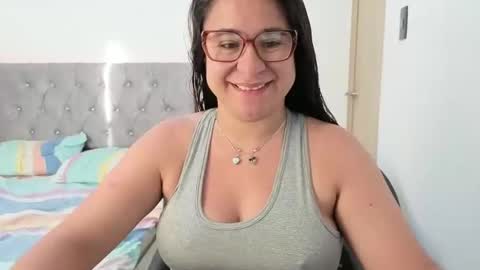 Snapshot of estrellajunior chatting on May 13, 2026, 11:40 am estrellajunior online show from May 13, 2026, 11:40 am