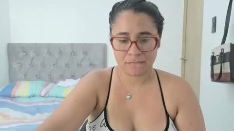 Snapshot of estrellajunior chatting on May 18, 2026, 12:44 pm estrellajunior online show from May 18, 2026, 12:44 pm