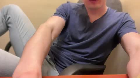 Snapshot of etat_on chatting on February 13, 2025, 5:33 pm Tom online show from February 13, 2025, 5:33 pm