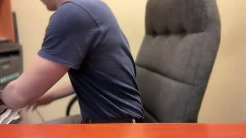 Snapshot of etat_on chatting on February 17, 2025, 3:53 pm Tom online show from February 17, 2025, 3:53 pm