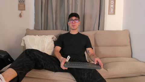 etham_wolf1 online show from March 25, 2026, 5:52 pm