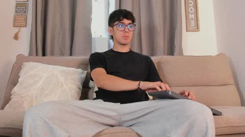 etham_wolf1 online show from April 4, 2026, 12:46 pm