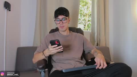 etham_wolf1 online show from April 30, 2026, 2:23 pm