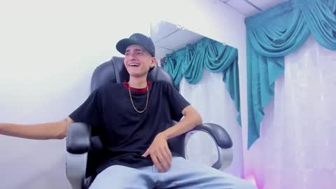 Snapshot of ethan_boy_ chatting on December 20, 2024, 10:32 pm Ethan online show from December 20, 2024, 10:32 pm