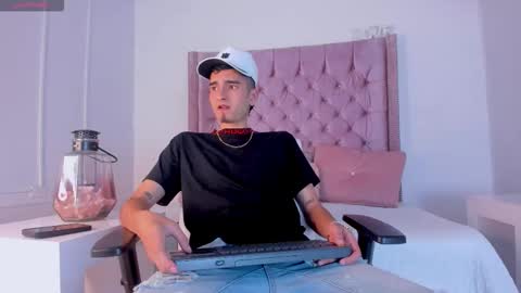 Snapshot of ethan_boy_ chatting on November 22, 2025, 8:52 pm Ethan online show from November 22, 2025, 8:52 pm