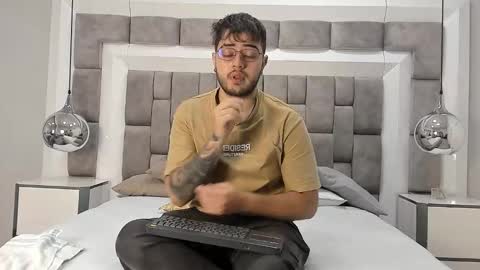 Snapshot of ethan_greys chatting on November 24, 2025, 3:50 am ethan_greys online show from November 24, 2025, 3:50 am