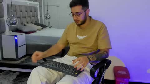 Snapshot of ethan_greys chatting on December 14, 2025, 4:07 am ethan_greys online show from December 14, 2025, 4:07 am