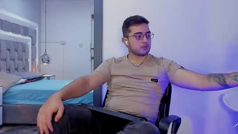 Snapshot of ethan_greys chatting on December 19, 2025, 5:36 am ethan_greys online show from December 19, 2025, 5:36 am