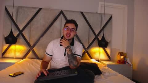 Snapshot of ethan_greys chatting on December 21, 2025, 12:40 am ethan_greys online show from December 21, 2025, 12:40 am