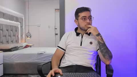 Snapshot of ethan_greys chatting on December 21, 2025, 1:29 pm ethan_greys online show from December 21, 2025, 1:29 pm