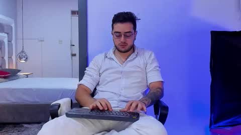 Snapshot of ethan_greys chatting on December 23, 2025, 4:32 am ethan_greys online show from December 23, 2025, 4:32 am