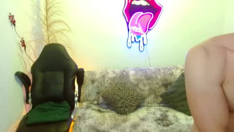 Snapshot of ethanblaze_ chatting on November 8, 2025, 11:43 am ethanblaze_ online show from November 8, 2025, 11:43 am