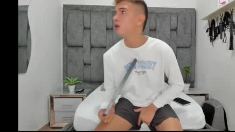 Snapshot of ethanhot_os chatting on April 1, 2026, 8:50 pm ethanhot_os online show from April 1, 2026, 8:50 pm