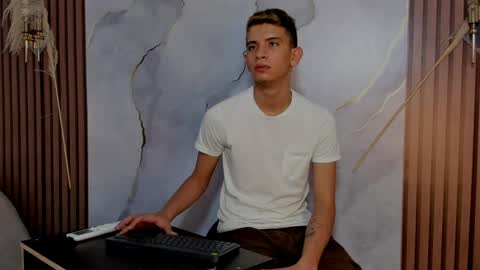 Snapshot of ethanhot_os chatting on April 12, 2026, 11:43 pm ethanhot_os online show from April 12, 2026, 11:43 pm