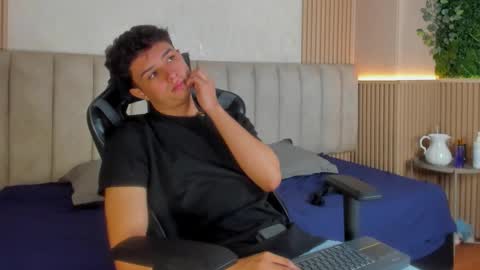 ethanlowell online show from February 26, 2026, 4:44 am