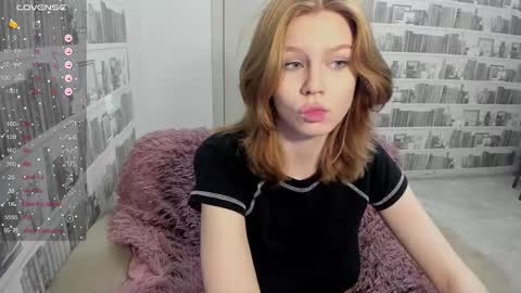 Veronica Tiia Lilith left to right online show from February 12, 2026, 4:46 pm