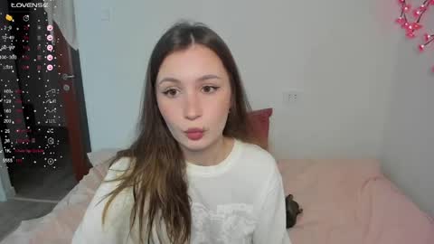 Veronica Tiia Lilith left to right online show from April 10, 2026, 9:41 pm