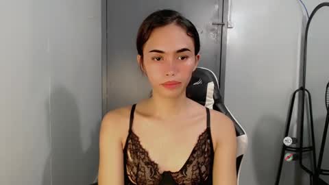 Snapshot of euniceariella21 chatting on December 13, 2024, 1:55 pm YELLA online show from December 13, 2024, 1:55 pm