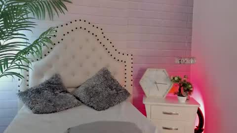 Snapshot of eureekaa chatting on February 27, 2025, 11:04 pm Eurekaa online show from February 27, 2025, 11:04 pm