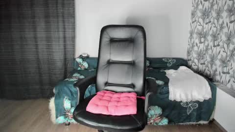 Eva online show from March 10, 2025, 11:27 pm