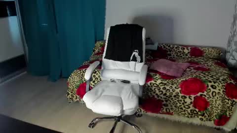 Eva online show from June 19, 2026, 9:18 pm