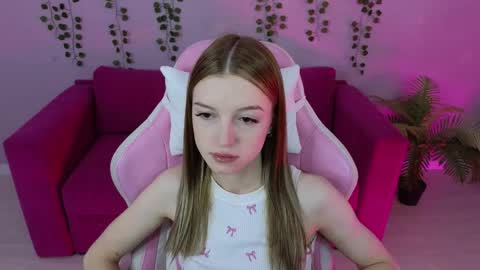 Snapshot of eva__thompson chatting on June 8, 2026, 1:28 am Eva online show from June 8, 2026, 1:28 am