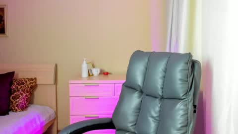 Eva online show from May 14, 2026, 1:56 am