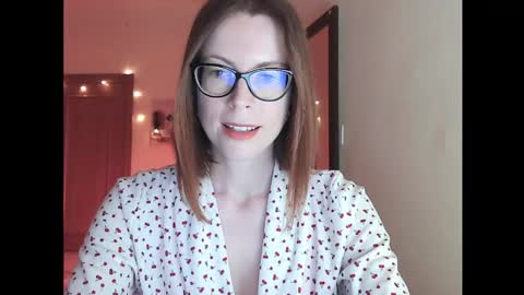 Snapshot of eva_cutesmile chatting on October 16, 2025, 7:48 pm Eva online show from October 16, 2025, 7:48 pm