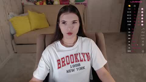 Snapshot of eva_davie chatting on October 12, 2025, 3:00 pm Eva online show from October 12, 2025, 3:00 pm