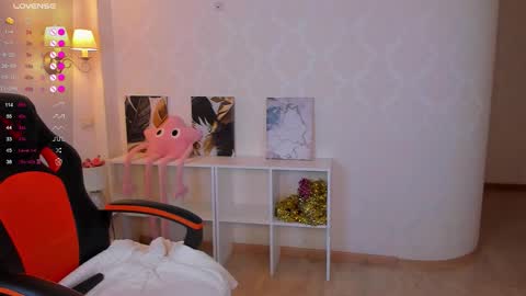 Im Eva online show from February 12, 2026, 4:40 am