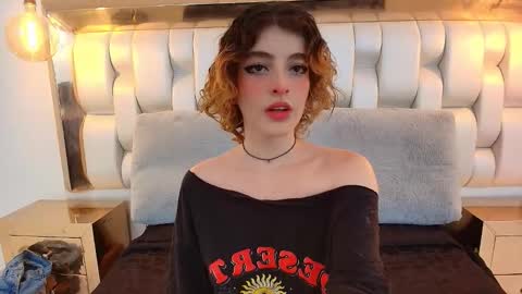 Snapshot of eva_halsey chatting on September 23, 2025, 7:50 pm E V A online show from September 23, 2025, 7:50 pm