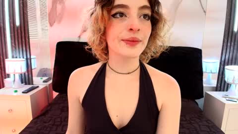 Snapshot of eva_halsey chatting on September 24, 2025, 7:50 pm E V A online show from September 24, 2025, 7:50 pm