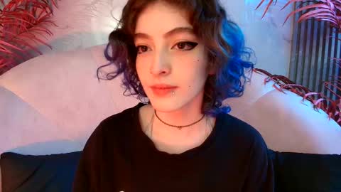 Snapshot of eva_halsey chatting on October 20, 2025, 7:47 pm E V A online show from October 20, 2025, 7:47 pm