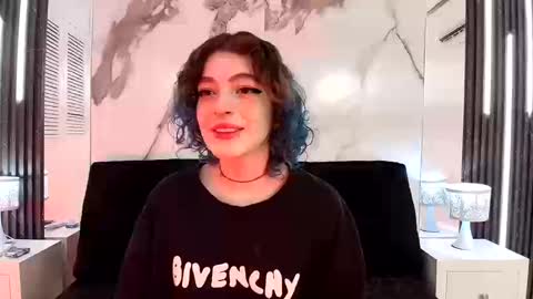 Snapshot of eva_halsey chatting on October 21, 2025, 7:36 pm E V A online show from October 21, 2025, 7:36 pm