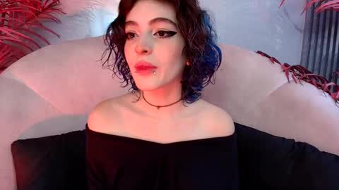 Snapshot of eva_halsey chatting on October 24, 2025, 8:16 pm E V A online show from October 24, 2025, 8:16 pm