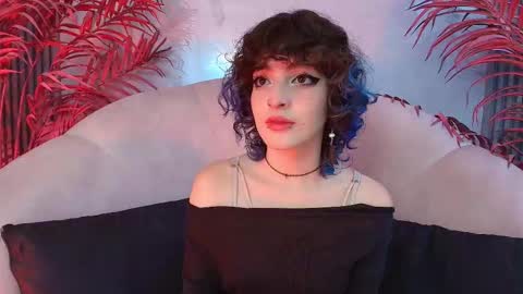 Snapshot of eva_halsey chatting on November 5, 2025, 7:47 pm E V A online show from November 5, 2025, 7:47 pm