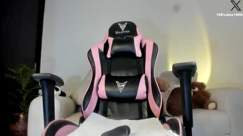 Eva   online show from February 5, 2025, 4:59 am