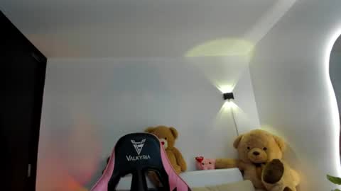 Snapshot of eva_lee18 chatting on June 19, 2026, 4:28 am Eva online show from June 19, 2026, 4:28 am