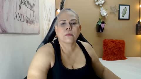 eva_love49 online show from December 5, 2025, 12:14 pm