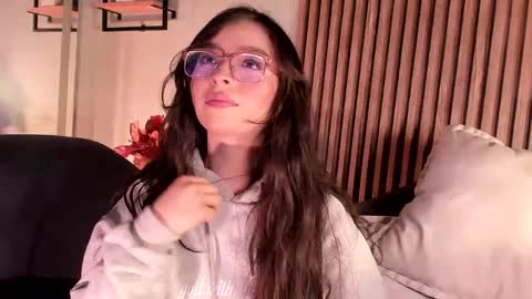Angelinne online show from May 20, 2026, 3:34 am