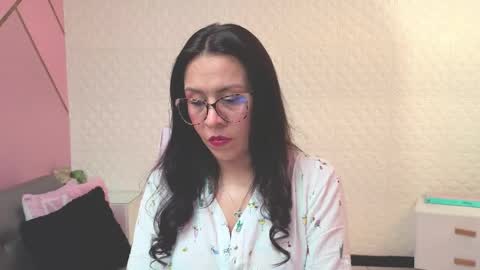 Eva  online show from June 3, 2026, 3:28 pm