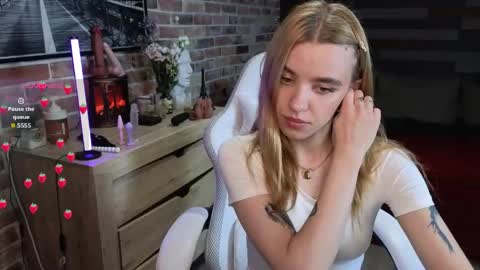 eva_mini online show from June 3, 2026, 9:09 pm