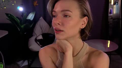 Snapshot of eva_natsumi chatting on November 5, 2025, 5:35 pm Eva online show from November 5, 2025, 5:35 pm