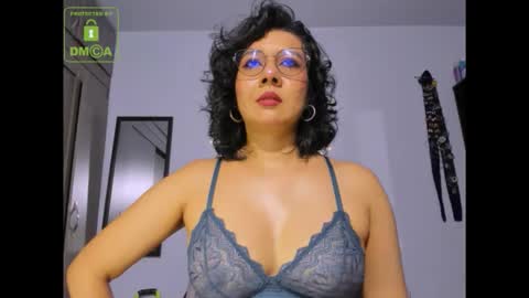 Snapshot of eva_rain01 chatting on October 29, 2025, 8:32 pm Eva online show from October 29, 2025, 8:32 pm