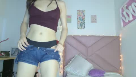 Eva Sin online show from April 9, 2026, 6:19 am