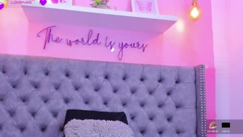 eva_smith5 online show from May 6, 2026, 8:25 pm