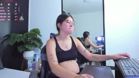 Snapshot of eva_swan_ chatting on May 23, 2026, 12:53 pm E V A online show from May 23, 2026, 12:53 pm