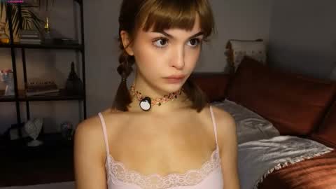 Snapshot of eva_zill_blossom chatting on October 20, 2025, 7:31 am Hello my name is Eva its my first day here online show from October 20, 2025, 7:31 am