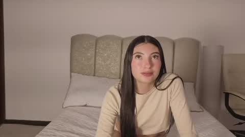 evaa_jonness online show from June 10, 2026, 11:53 am